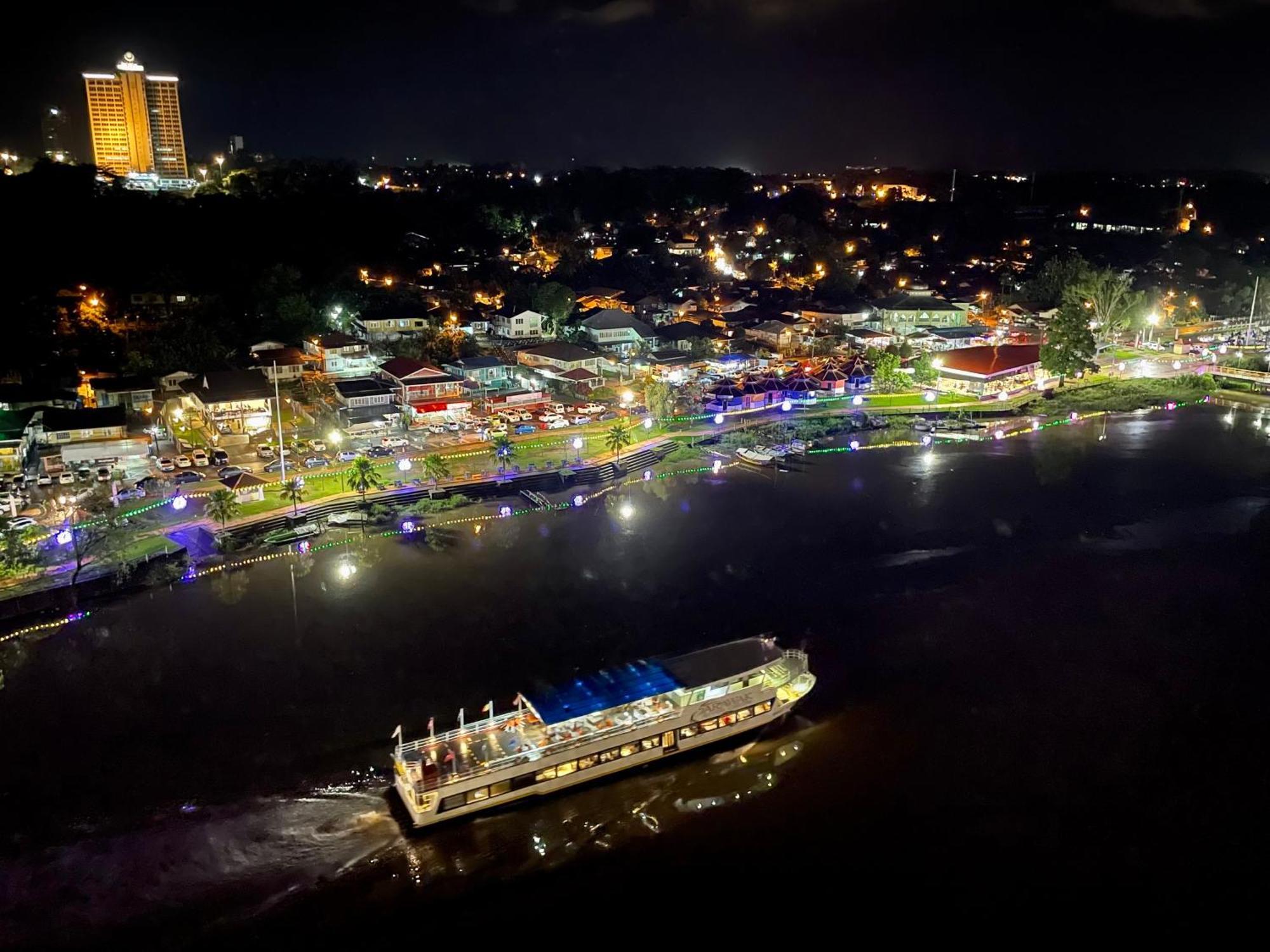 Kuching City Center Riverbank Suites With Marvelous River View Exteriér fotografie