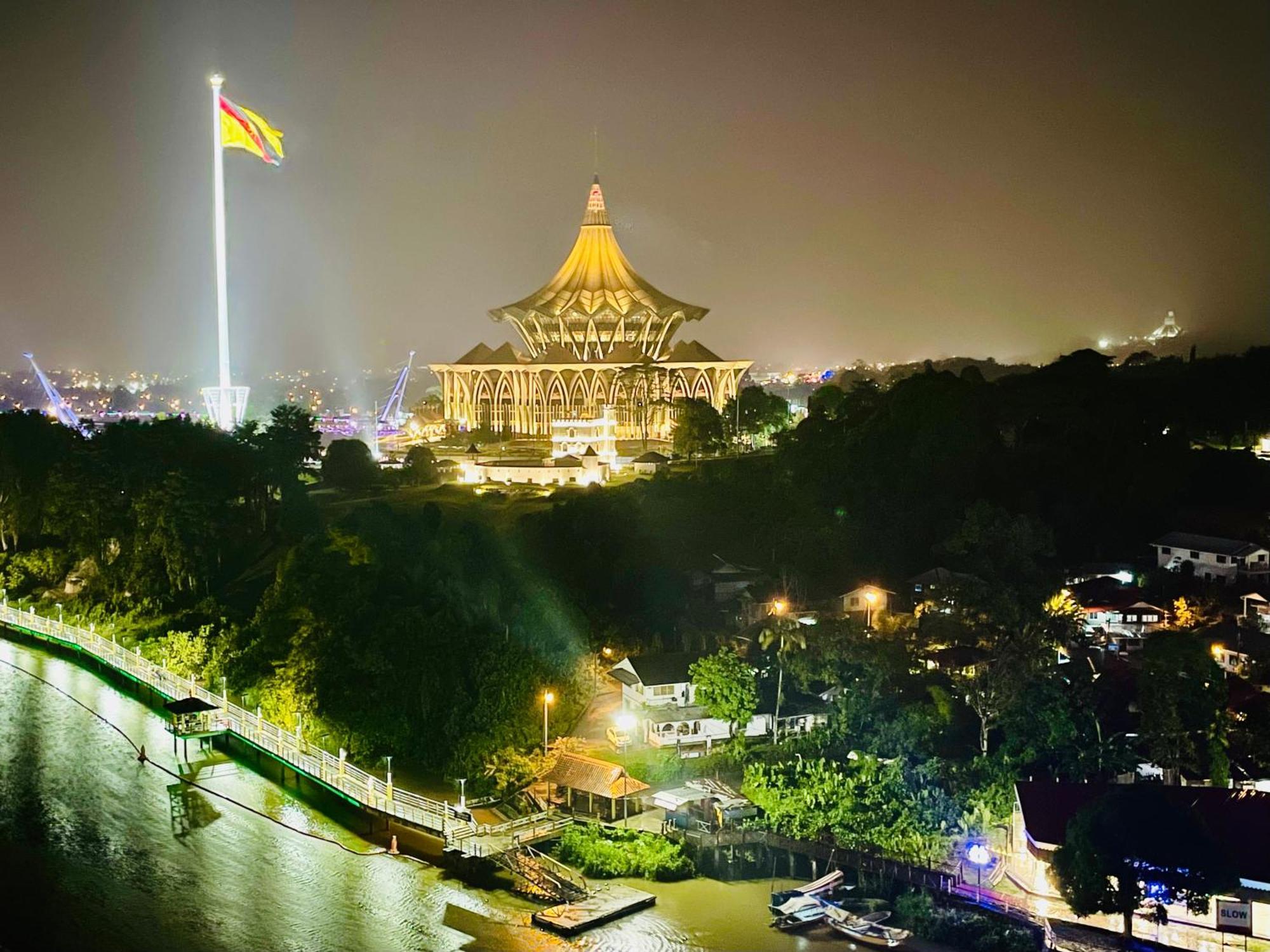 Kuching City Center Riverbank Suites With Marvelous River View Exteriér fotografie